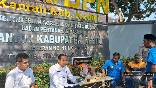 LSM Kediri Desak BPN Kabupaten/Kota Tuntaskan Persoalan Pemecahan Sertifikat Tanah (PTSL) LSM Kediri Desak BPN Kabupaten/Kota Tuntaskan Persoalan Pemecahan Sertifikat Tanah (PTSL)