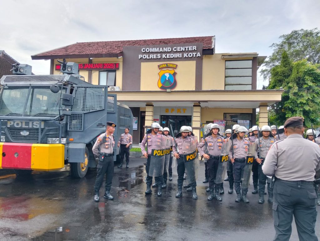 Sat Samapta Polres Kediri Kota Asah Kemampuan Personel dengan Latihan Dalmas Sat Samapta Polres Kediri Kota Asah Kemampuan Personel dengan Latihan Dalmas
