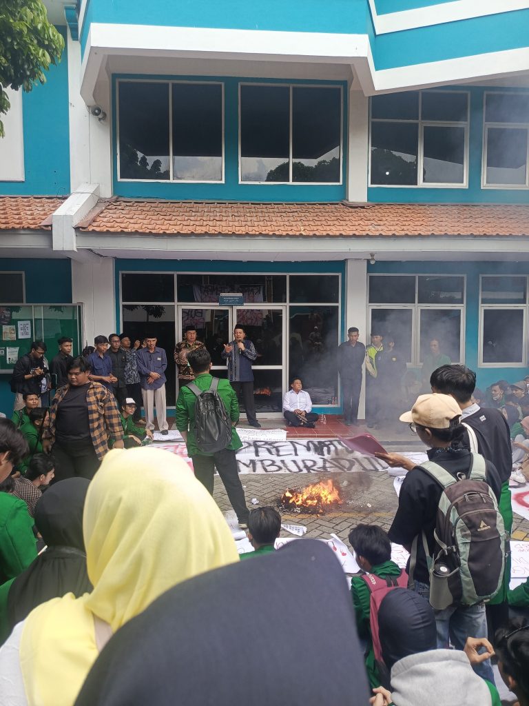 Aksi Damai Aliansi Mahasiswa IAIN Kediri gugat Rektorat Aksi Damai Aliansi Mahasiswa IAIN Kediri gugat Rektorat
