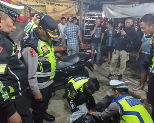 Dengan Sigap, Polisi Kediri Kota Tolong Korban Laka Tunggal