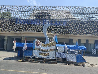 Hari Ke-21 Tenda Perjuangan Berdiri Kembali Setelah Dibongkar Satpol PP Kota Kediri Hari Ke-21 Tenda Perjuangan Berdiri Kembali Setelah Dibongkar Satpol PP Kota Kediri