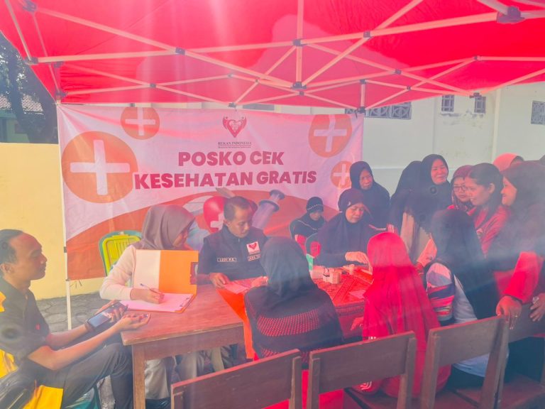 Senam Sehat dan Cek Kesehatan Gratis Rekan Indonesia Kab.Kediri Bersama Pemdes Blabak Kec.Kandat Warnai Aksi Sosial Kesehatan