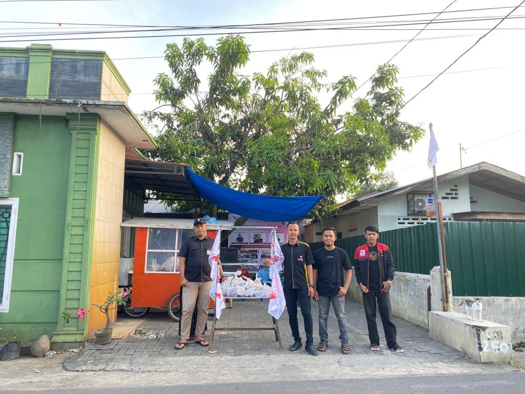 Rekan Indonesia Sumut Bagikan 500 Paket Takjil Kepada Masyarakat Rekan Indonesia Sumut Bagikan 500 Paket Takjil Kepada Masyarakat