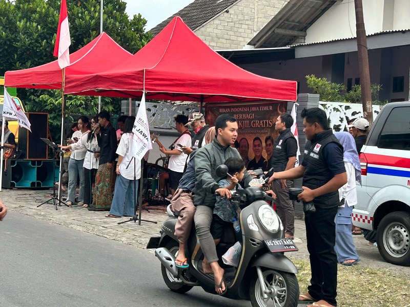 bagi-takjil-rekan-indonesia-kediri