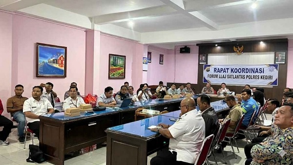 Jasa Raharja Kediri Gelar Diskusi Forum Komunikasi Lalu Lintas (FKLL) Dalam Upaya Penanganan Kecelakaan