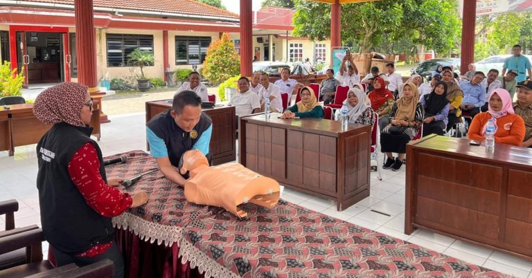 Perangkat Desa Dapatkan Pelatihan Pertolongan Pertama Gawat Darurat (PPGD) Guna Menekan Angka Fatalitas Korban Laka