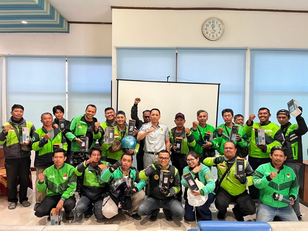 Jasa Raharja Kediri Edukasi Puluhan Ojol Soal Keselamatan Berkendara dan Jaminan Kecelakaan Lalu Lintas Jasa Raharja Kediri Edukasi Puluhan Ojol Soal Keselamatan Berkendara dan Jaminan Kecelakaan Lalu Lintas