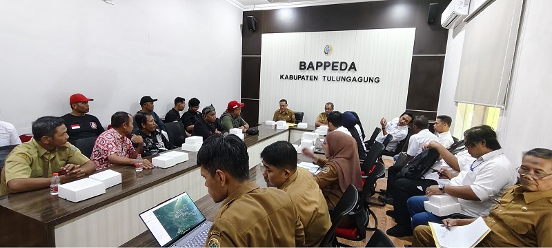 Rapat Konsolidasi Penanganan Jalan Lingkar Wonorejo, Bappeda Tulungagung Ajak Seluruh Pihak Bersinergi Rapat Konsolidasi Penanganan Jalan Lingkar Wonorejo, Bappeda Tulungagung Ajak Seluruh Pihak Bersinergi