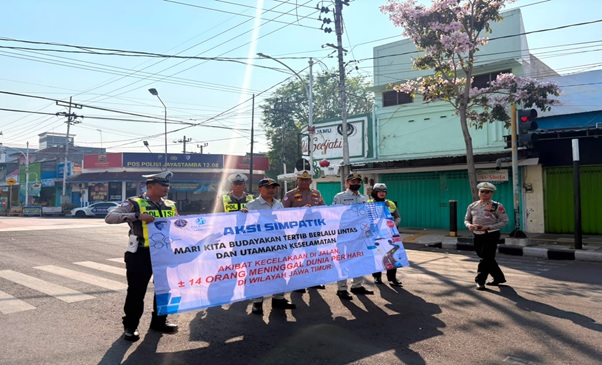 Jasa Raharja Nganjuk Gelar Aksi Simpatik Sebagai Upaya Pencegahan Fatalitas Korban Laka Lantas Jasa Raharja Nganjuk Gelar Aksi Simpatik Sebagai Upaya Pencegahan Fatalitas Korban Laka Lantas