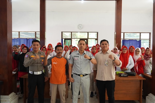Sebagai Bentuk Tindak Lanjut Rapat Forum Komunikasi Lalu Lintas Jasa Raharja Kediri Laksanakan Program Intensifikasi Keselamatan Transportasi di Kecamatan Ngadiluwih Kediri
