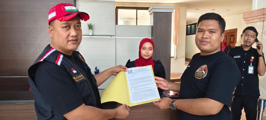 Infrastruktur Jalan Disorot, 212 Loro Siji Loro Geruduk Sejumlah Instansi di Ponorogo: “Jangan Tunggu Ada Korban Lagi”