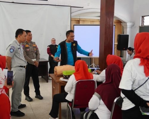 Jasa Raharja Kediri Gelar Pelatihan PPGD di Daerah Rawan Kecelakaan Sebagai Tindak Lanjut Rapat Forum Keselamatan Lalu Lintas (FKLL) di Kecamatan Ngadiluwih