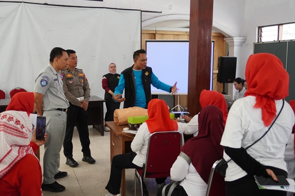 Jasa Raharja Kediri Gelar Pelatihan PPGD di Daerah Rawan Kecelakaan Sebagai Tindak Lanjut Rapat Forum Keselamatan Lalu Lintas (FKLL) di Kecamatan Ngadiluwih