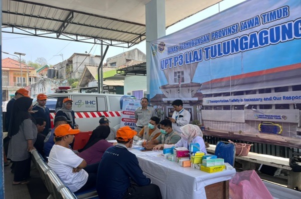 Jasa Raharja Kediri Gelar Layanan Kesehatan Gratis bagi Driver dan Kru Angkutan Umum di Terminal Kesamben Blitar Melalui Program MUKL
